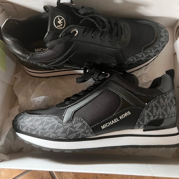 Michael Michael Kors Black/Silver Wilma Logo Trainer NEVER WORN - Picture 6 of 11